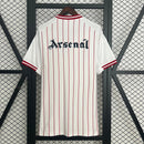 CAMISA DE BASEBOL DO ARSENAL 25/26 BRANCO E VERMELHO